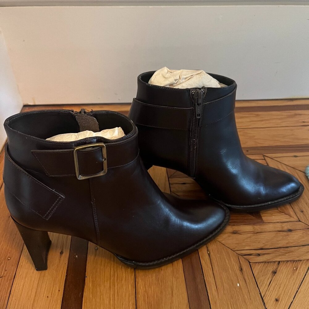NWOT Banana Republic Women's Dark Brown leather booties ankle boots Size 6.5